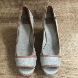 TORY BURCH Majorca Espadrille Wedge Sz 7.5/38 Peep Toe Beige Silver